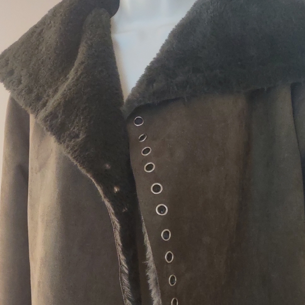 Love Token Olive Green Soft Suede-like Rabbit Fur Collar with Metal Stud Detail - Picture 3 of 13